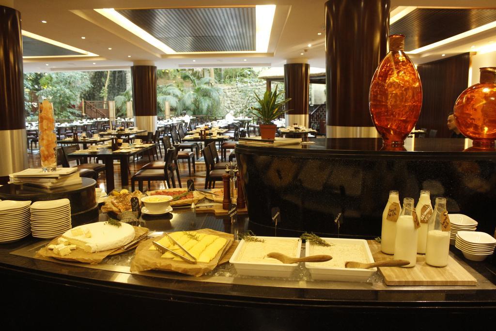 Radisson Blu Resort, Sharjah Exterior photo The restaurant