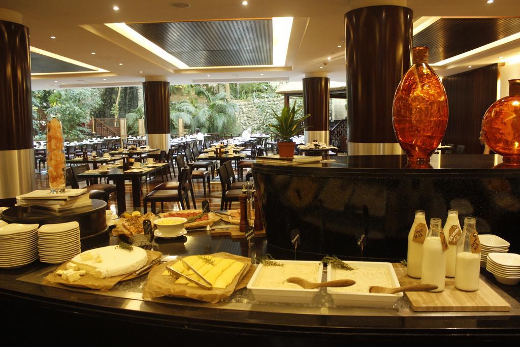 Radisson Blu Resort, Sharjah Exterior photo The restaurant