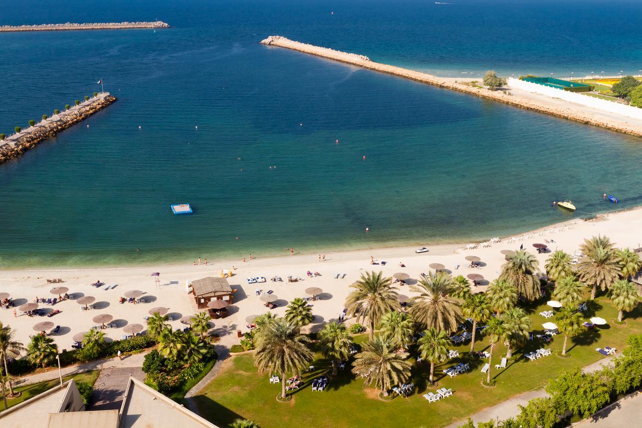Radisson Blu Resort, Sharjah Exterior photo The beach at Jumeirah Rotana