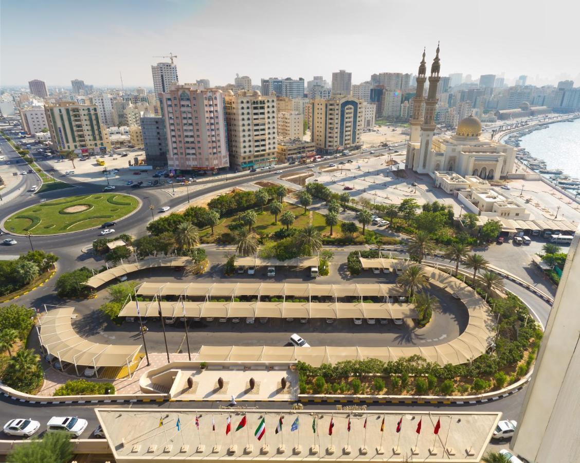 Radisson Blu Resort, Sharjah Exterior photo Al Naboodah Roundabout