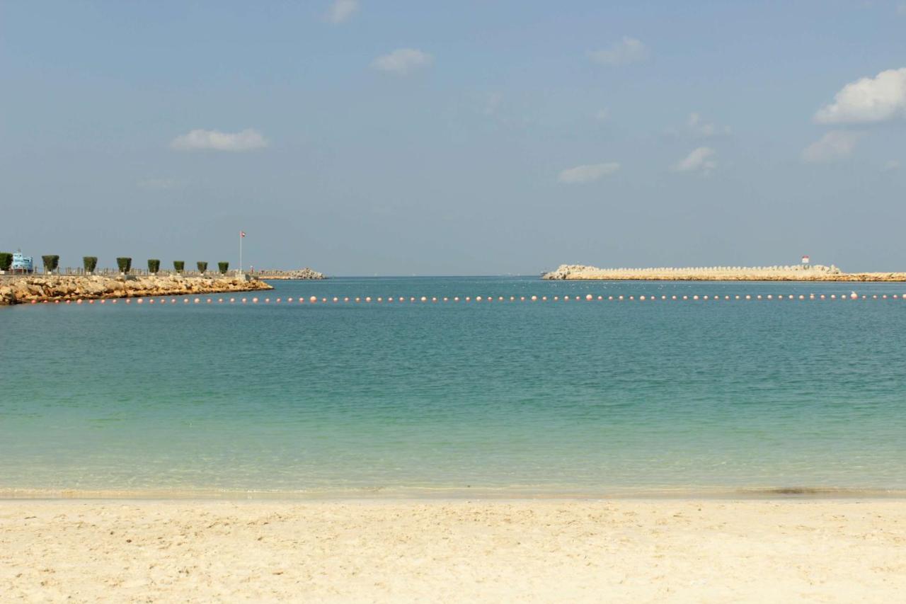 Radisson Blu Resort, Sharjah Exterior photo The beach at the resort