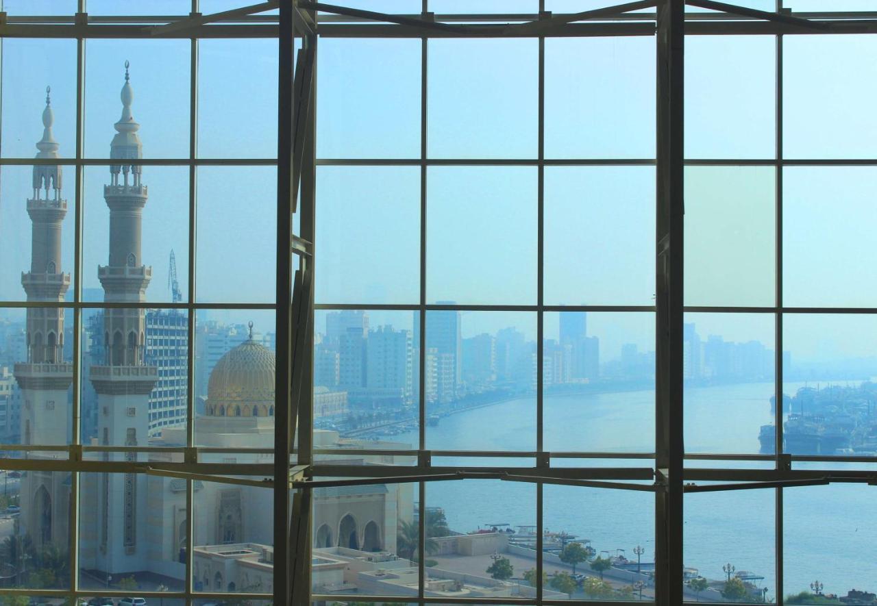 Radisson Blu Resort, Sharjah Exterior photo View of the Grand Mosque from the Burj Al Mamlaka