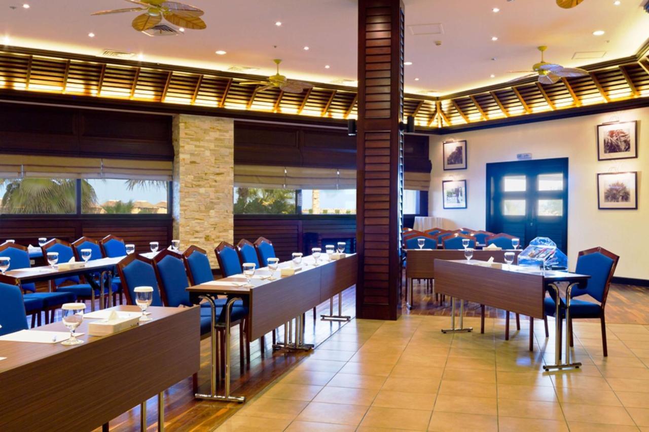 Radisson Blu Resort, Sharjah Exterior photo The interior of the restaurant