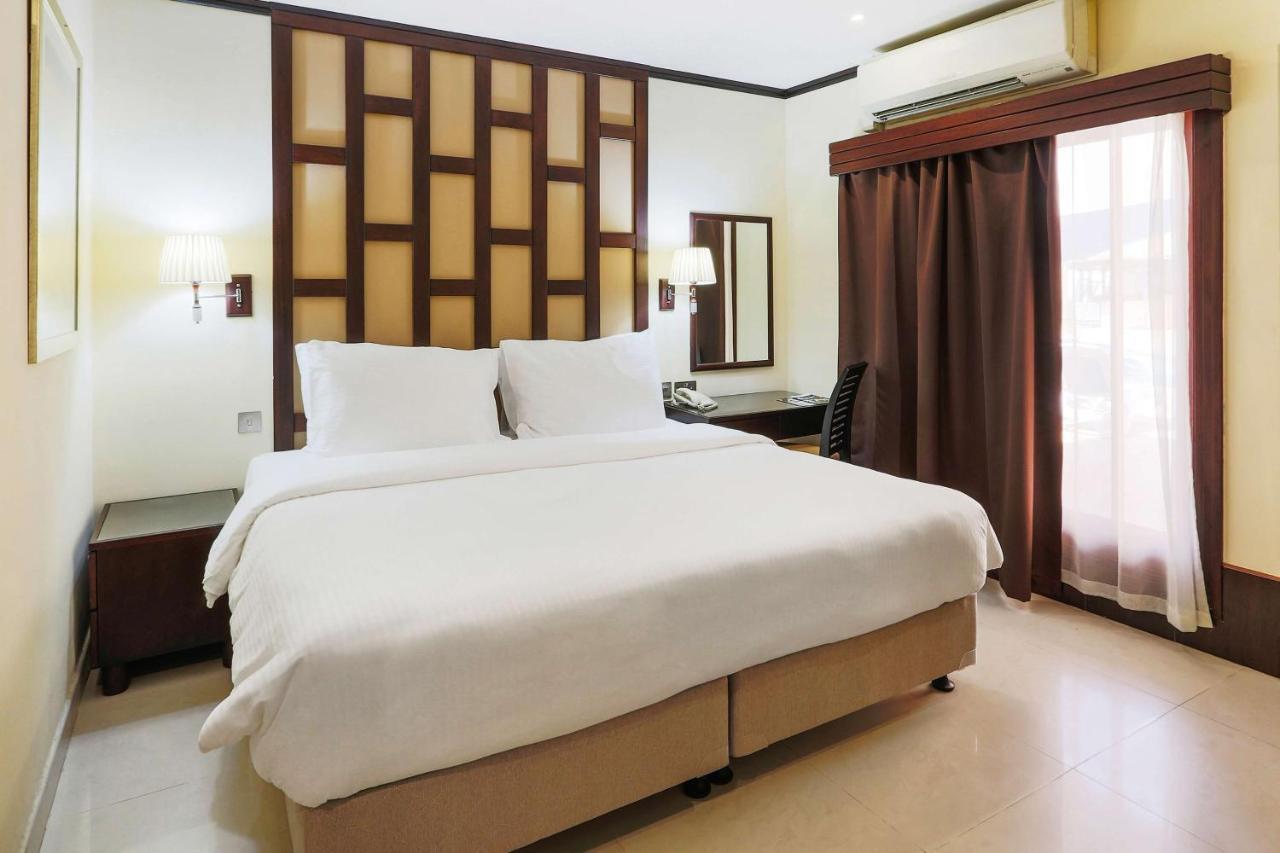 Radisson Blu Resort, Sharjah Exterior photo A bedroom at the hotel